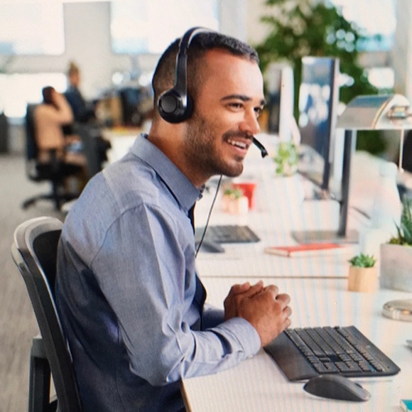 Logitech USB Headset & Noise-cancelling Mic H820e - Picture 2 of 6